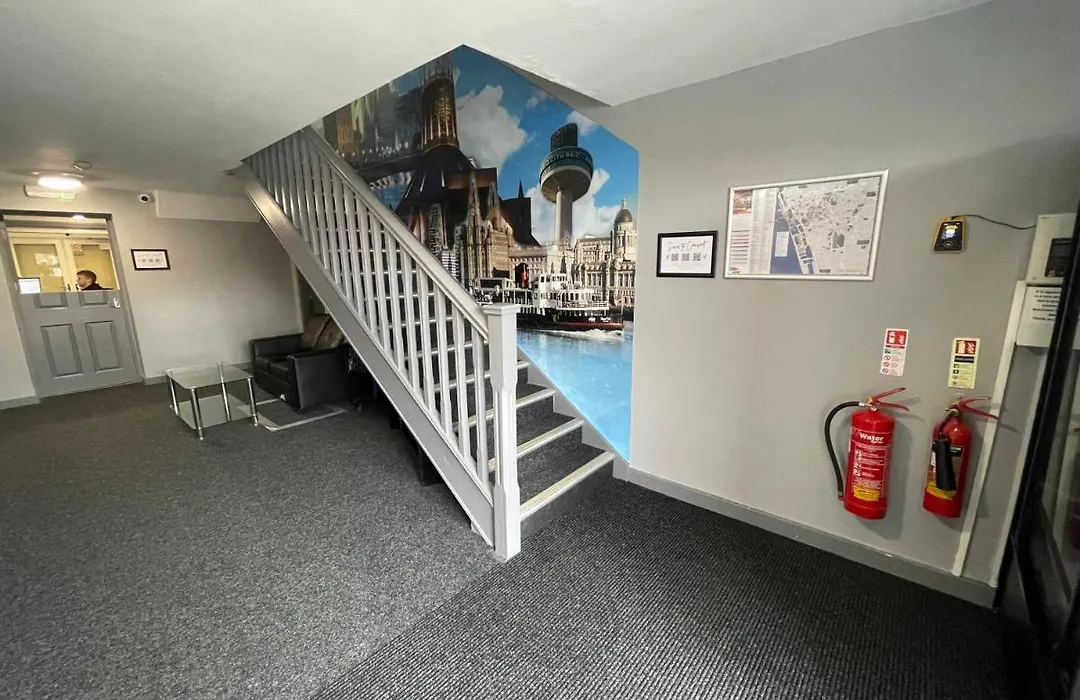 Mays Apartments: City Centre Convenience with Free Parking-1