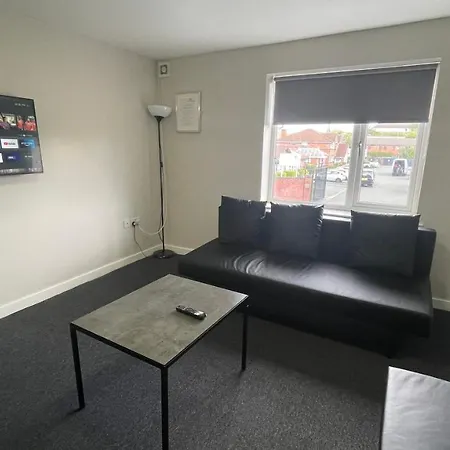 Mays Apartments: City Centre Convenience with Free Parking-3